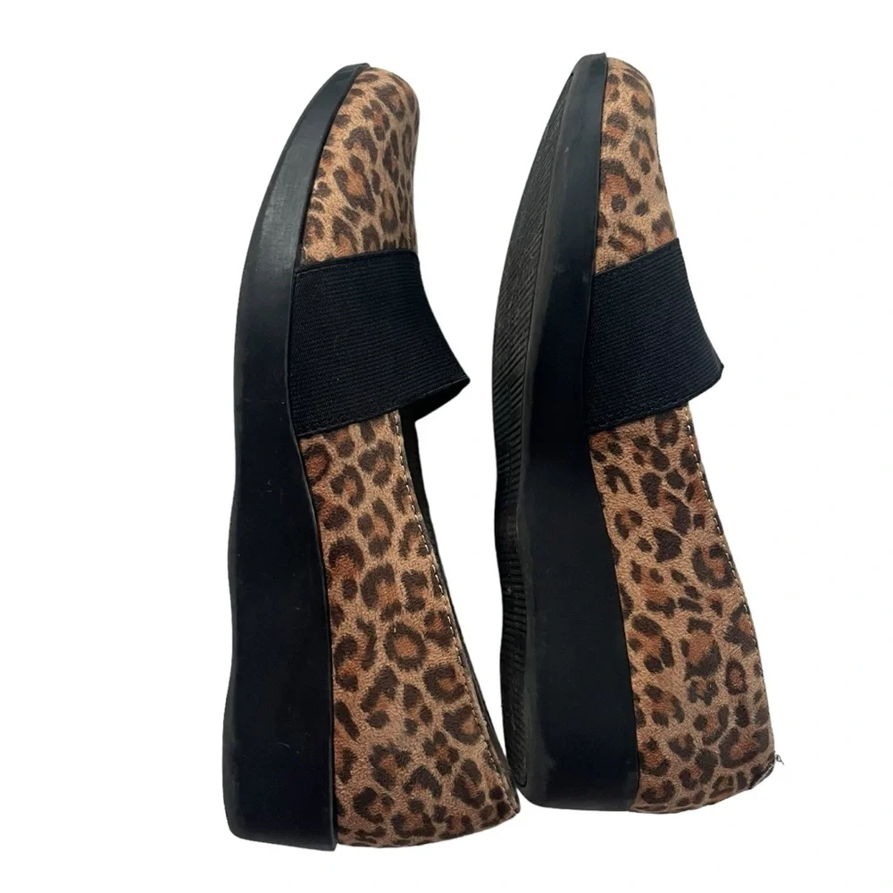 Mountain Sole Womens 9.5 Brown Leopard Print Headwind Slip On Wedge Mule Loafers